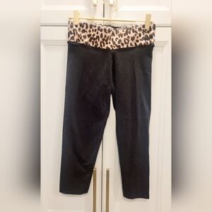 Victoria Secret Pink Yoga XS animal print/black Crop Leggings